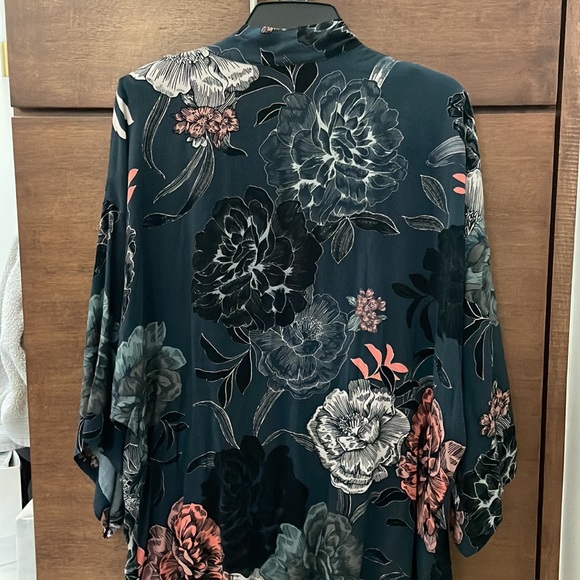 Midnight Bakery Floral print Robe and Pajama set - Picture 9 of 12